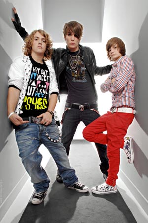 ** Les trois **